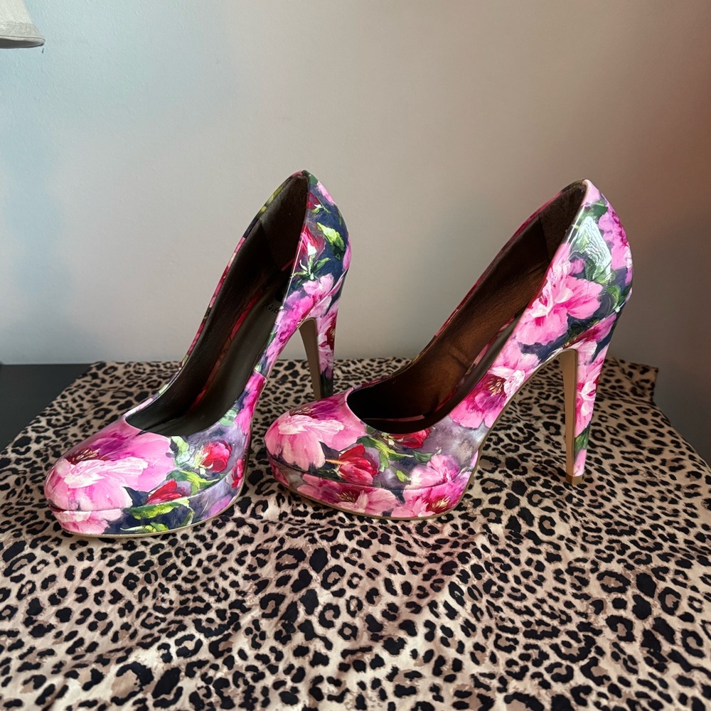 Pink Floral Heels G by Guess - Picture 2 of 5